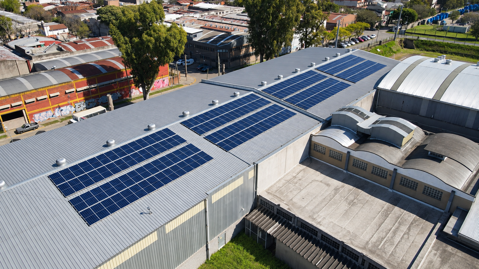 Más de 1.000 m² de paneles solares sobre la nave industrial